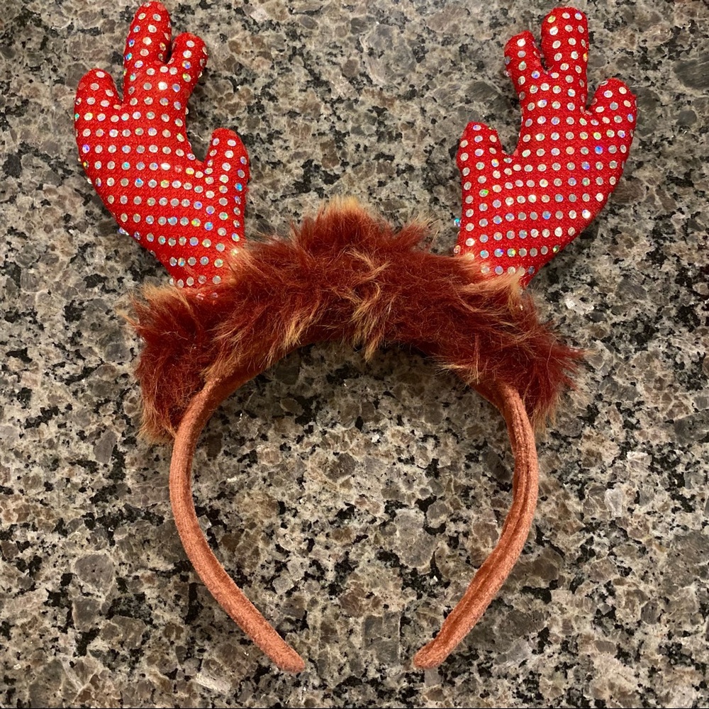 Bundle for $3 only! Battery-supported electric shinning Christmas Ears
